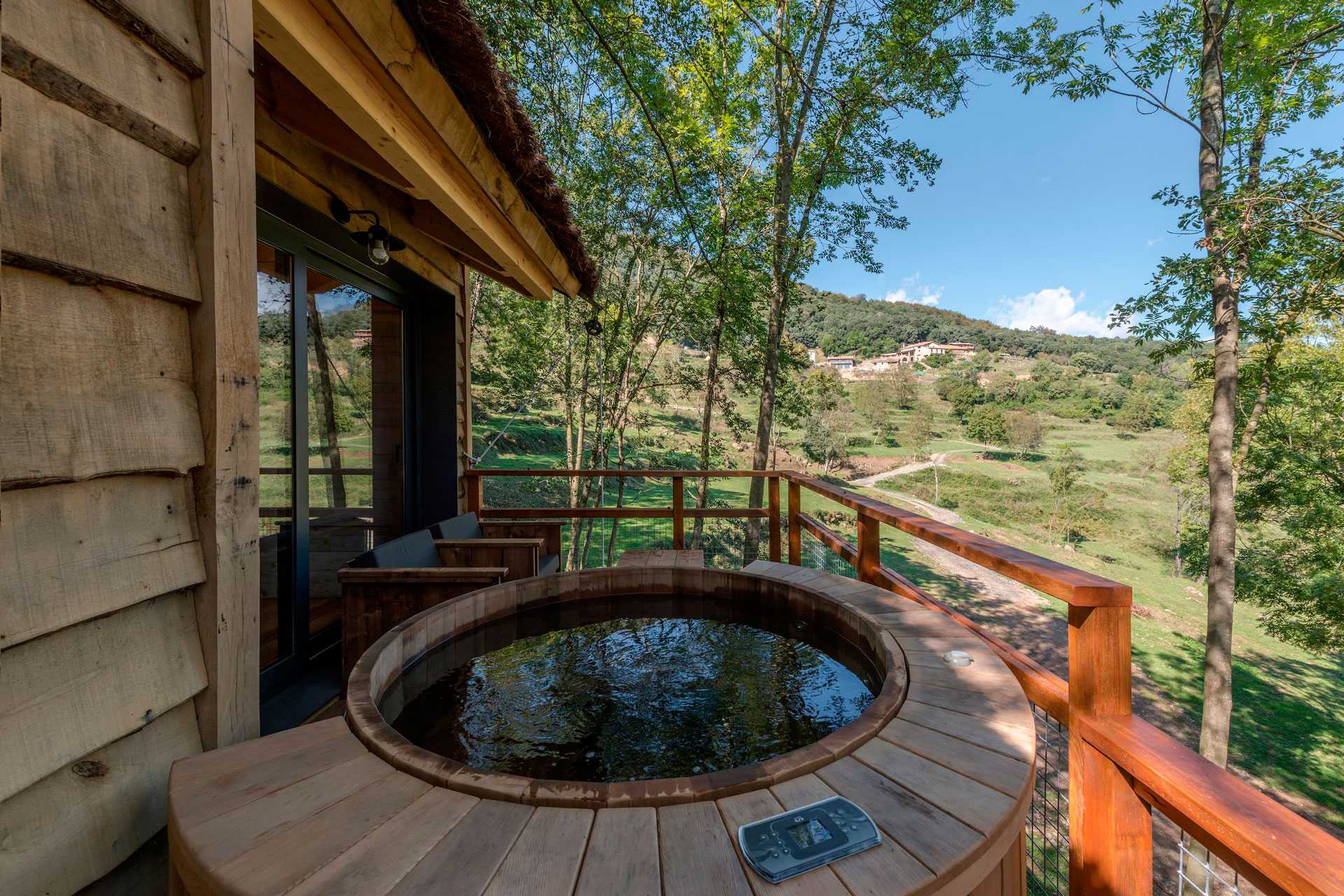 5 cabañas en árboles con Jacuzzi